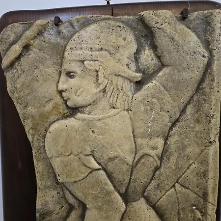 The Etrurian Rapsody